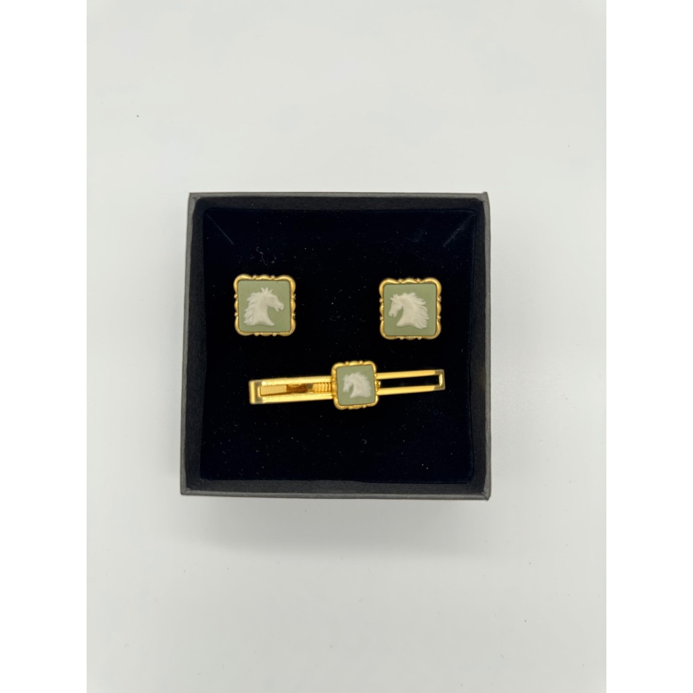 Vintage Wedgwood jade Green Jasper Cufflinks & tie‎ clip set horse head